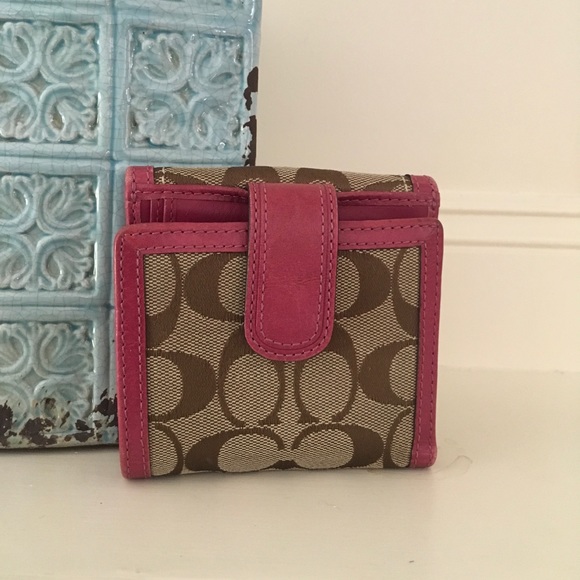 Handbags - Coach wallet 👜‼️
